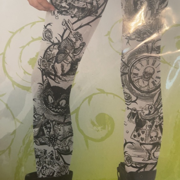 Malice in Wonderland costume - Picture 2 of 6